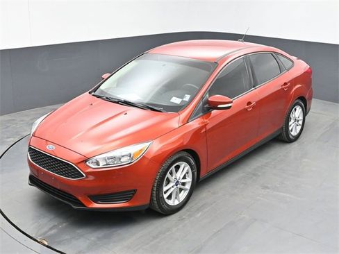 Used 2018 Ford Focus SE w/ Cold Weather Package image 18