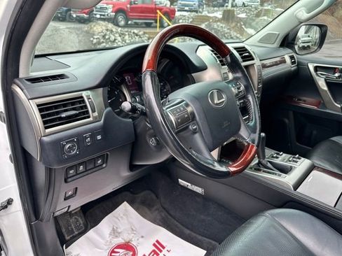 Used 2016 Lexus GX 460 Luxury w/ Preferred Accessory Package image 26