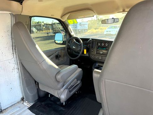 Used 2016 Chevrolet Express 2500 image 21