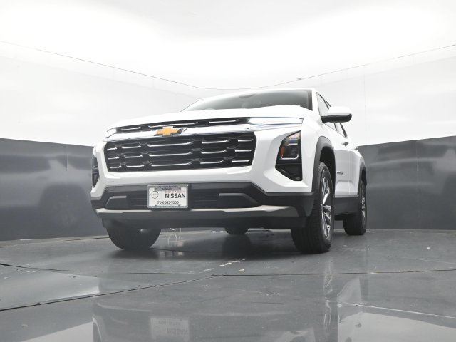 Used 2026 Chevrolet Equinox LT AWD/4WD image 36