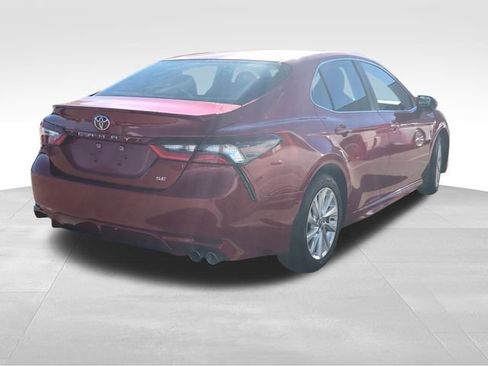 Used 2021 Toyota Camry SE image 2