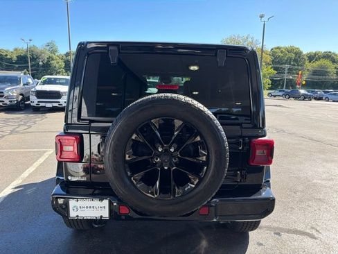 Used 2022 Jeep Wrangler Unlimited Sahara AWD/4WD image 6