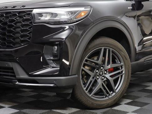 Used 2025 Ford Explorer ST-Line w/ ST-Line Street Pack AWD/4WD image 3