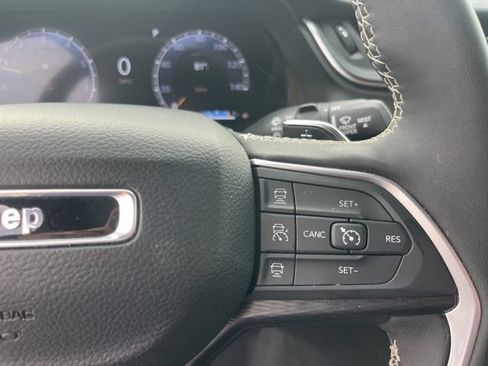 Used 2025 Jeep Grand Cherokee Altitude AWD/4WD image 20