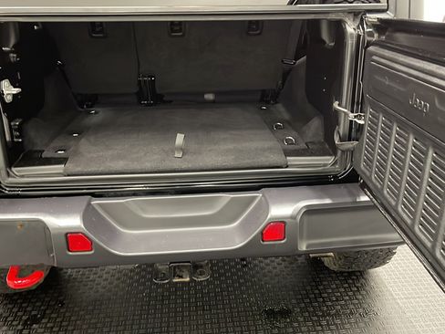 Used 2025 Jeep Wrangler Unlimited Rubicon AWD/4WD image 17