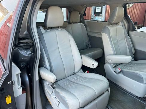 Used 2013 Toyota Sienna Limited w/ Premium Pkg image 16