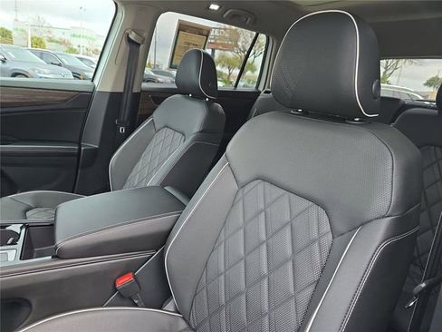 Used 2025 Volkswagen Atlas SEL Premium R-Line image 21