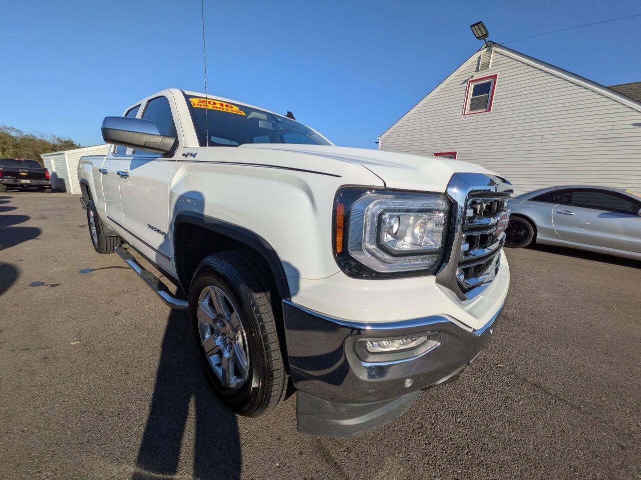 Used 2016 GMC Sierra 1500 SLT w/ SLT Preferred Package AWD/4WD image 7