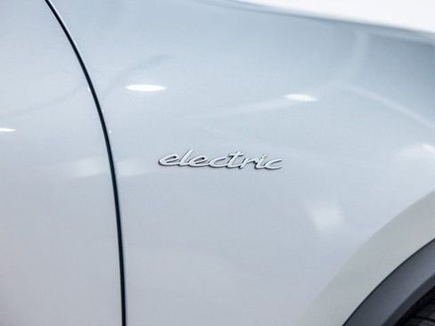 Certified 2025 Porsche Macan Electric RWD image 24