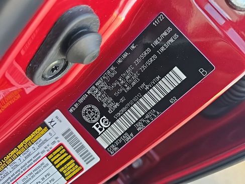 Used 2023 Toyota Highlander L image 12