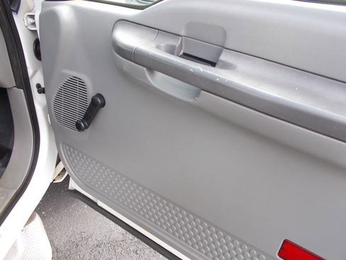 Used 2004 Ford F450 XL image 24