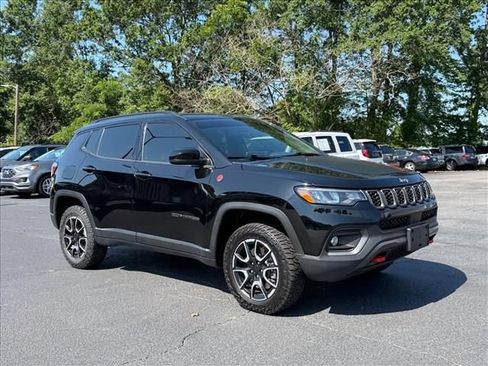 Used 2024 Jeep Compass Trailhawk AWD/4WD image 2