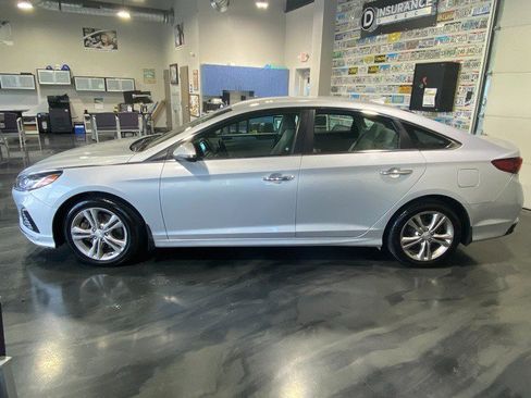 Used 2019 Hyundai Sonata SEL w/ Tech Package 02 FWD image 4