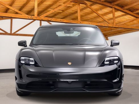 Used 2022 Porsche Taycan RWD image 8