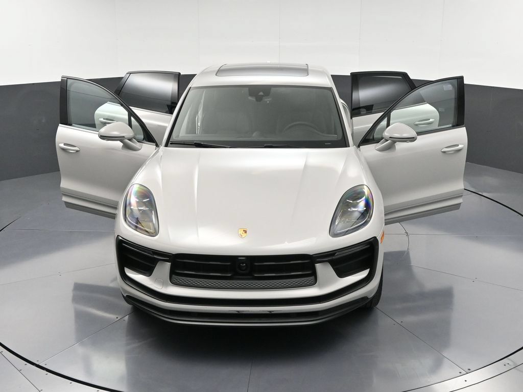 Certified 2026 Porsche Macan AWD/4WD image 34
