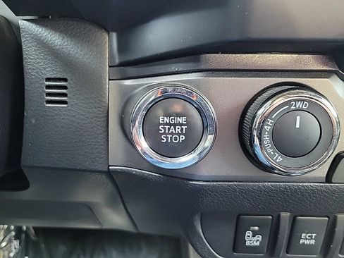 Used 2023 Toyota Tacoma TRD Off-Road w/ Technology Package AWD/4WD image 21