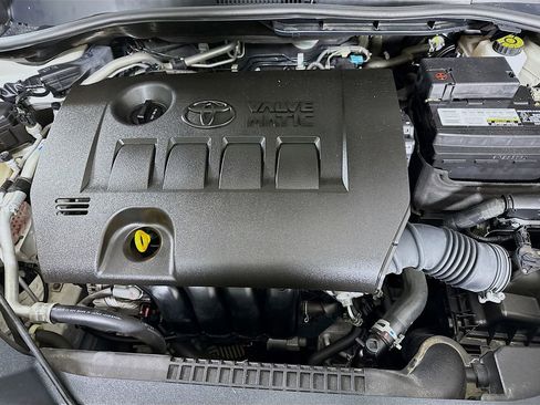 Used 2020 Toyota C-HR LE image 30