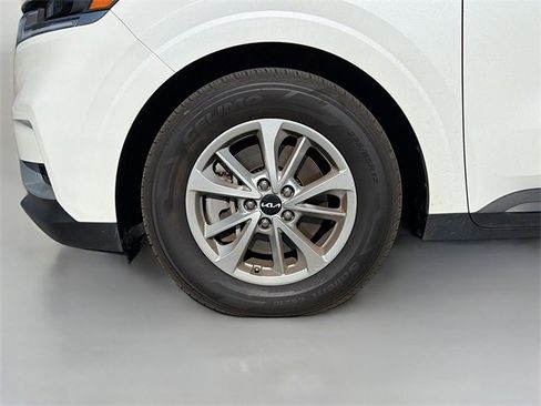 Used 2024 Kia Carnival LX image 13
