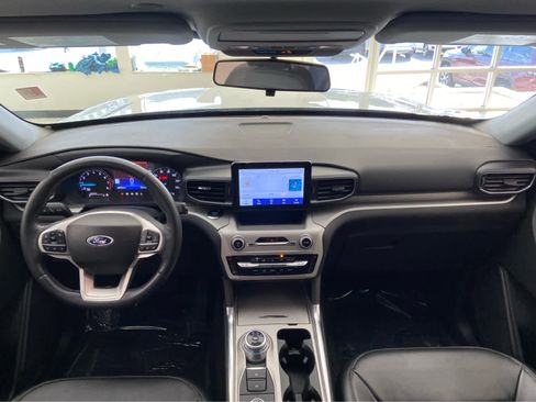 Used 2022 Ford Explorer XLT w/ Equipment Group 202A image 22