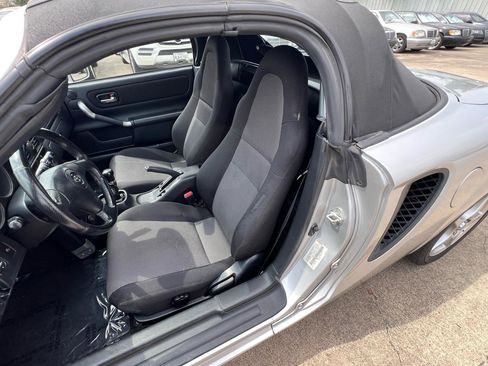 Used 2002 Toyota MR2 RWD image 32