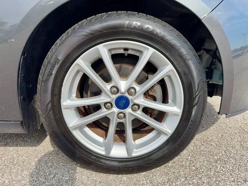Used 2017 Ford Focus SE FWD image 27