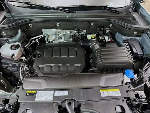 Used 2024 Volkswagen Atlas Peak Edition SEL AWD/4WD image 32
