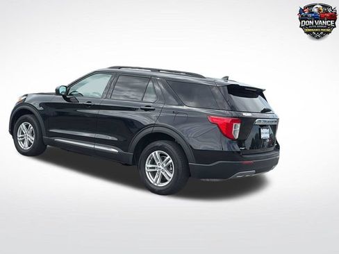 Used 2023 Ford Explorer XLT w/ Equipment Group 202A AWD/4WD image 4