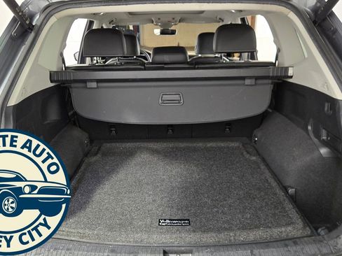 Used 2022 Volkswagen Tiguan SE w/ Panoramic Sunroof Package AWD/4WD image 31