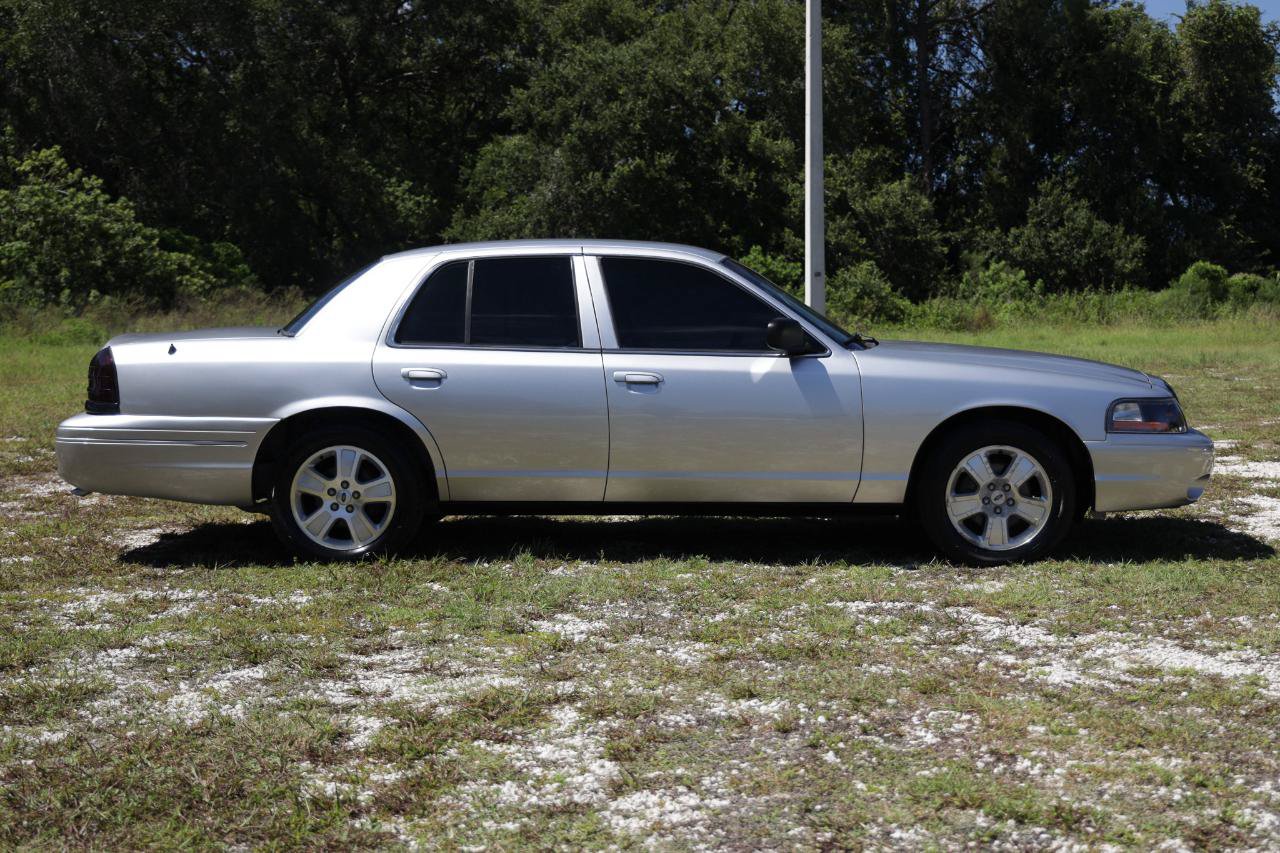 Used 2005 Ford Crown Victoria LX RWD image 13