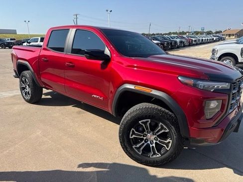 Used 2025 GMC Canyon AT4 AWD/4WD image 1