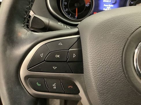 Used 2019 Jeep Cherokee Limited AWD/4WD image 8
