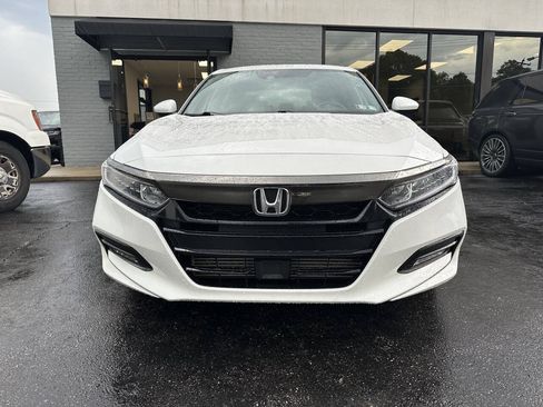 Used 2018 Honda Accord Sport image 2