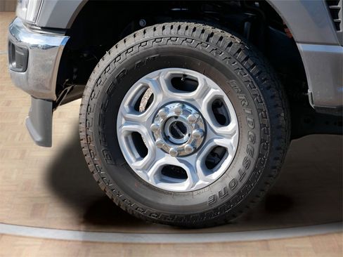 Used 2025 Ford F250 XLT w/ FX4 Off-Road Package image 13