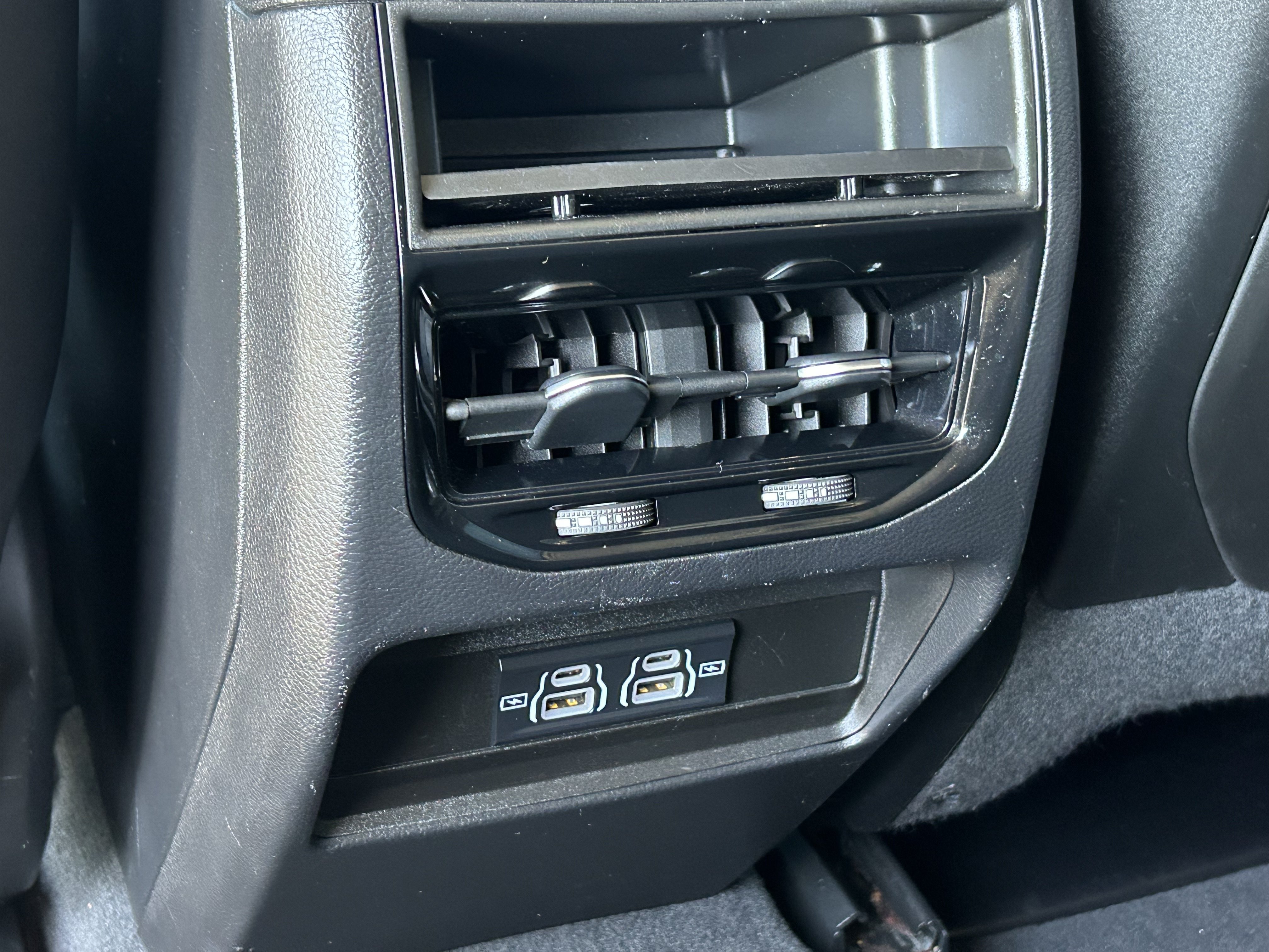 Used 2023 Jeep Grand Cherokee Laredo RWD image 15