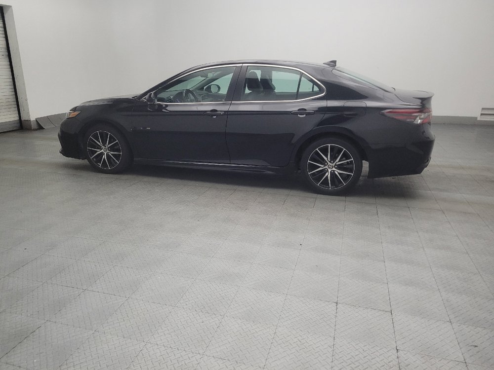 Used 2022 Toyota Camry SE FWD image 3