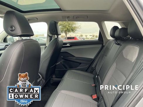 Used 2023 Volkswagen Taos SE w/ Panoramic Sunroof Package image 27