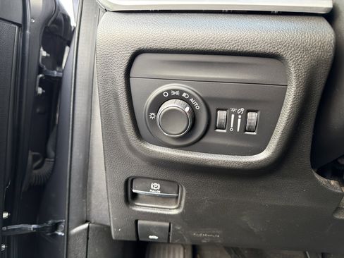 Used 2022 Jeep Grand Cherokee L Laredo w/ Luxury Tech Group I image 15