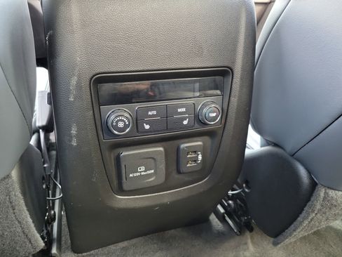 Used 2019 Buick Enclave Premium FWD image 17