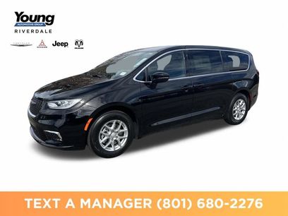 New 2026 Chrysler Pacifica Select