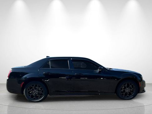 Used 2022 Chrysler 300 Touring L w/ Safetytec Plus Group AWD/4WD image 6