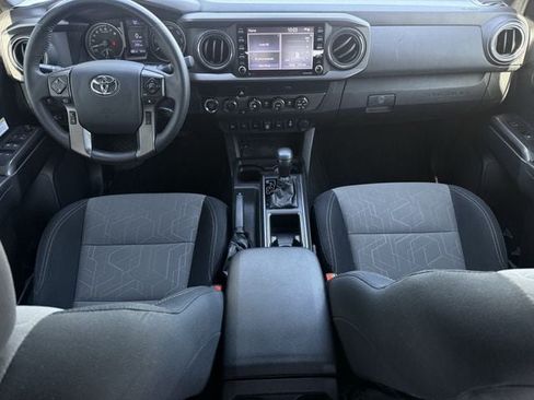 Used 2020 Toyota Tacoma TRD Off-Road w/ Technology Package AWD/4WD image 12