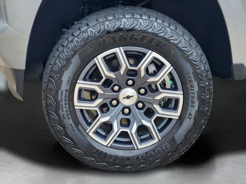 Used 2026 Chevrolet Colorado Z71 AWD/4WD image 29