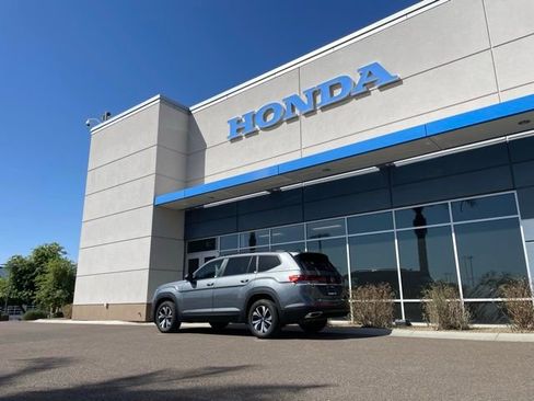 Used 2025 Volkswagen Atlas SE FWD image 18