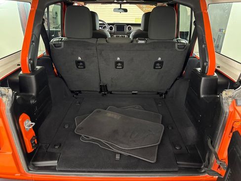 Used 2019 Jeep Wrangler Unlimited Sahara image 19