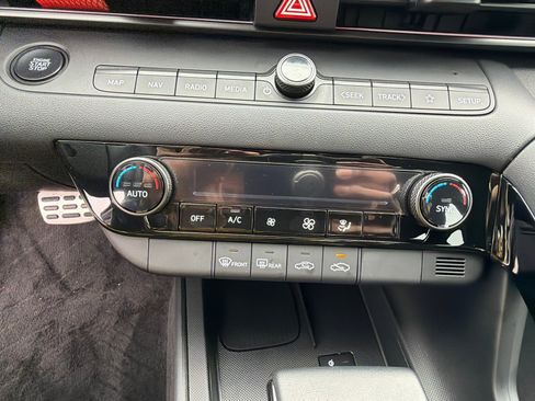 Certified 2025 Hyundai Elantra SEL image 30