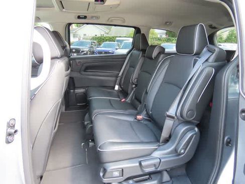 New 2026 Honda Odyssey Touring image 14