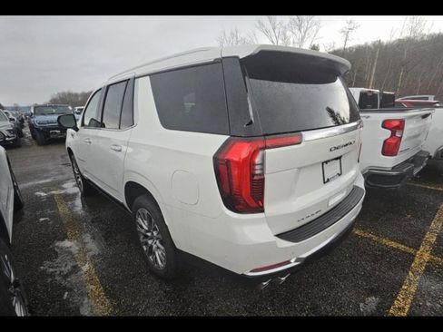 Used 2025 GMC Yukon Denali w/ Denali Reserve Package image 3