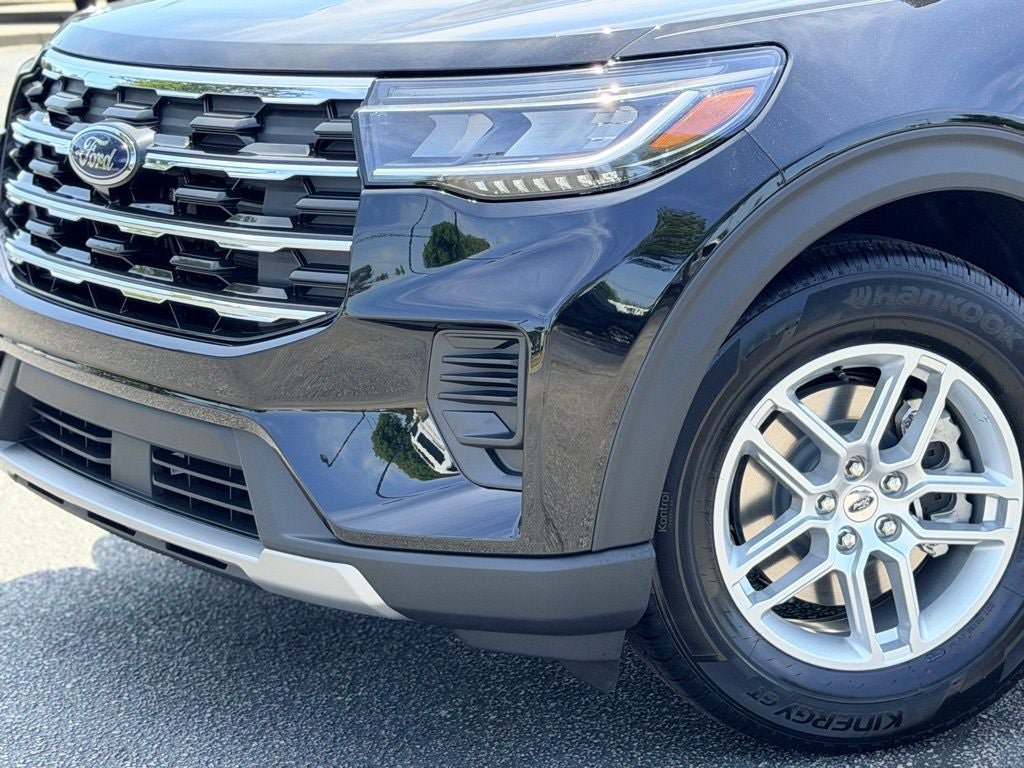 New 2026 Ford Explorer Active RWD image 3