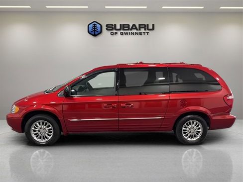 Used 2003 Chrysler Town & Country Limited image 2