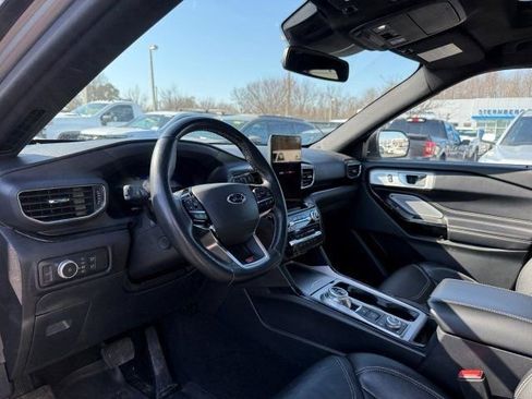 Used 2021 Ford Explorer ST w/ ST Street Pack image 11